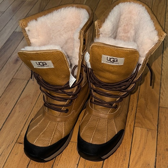 Women’s UGG Adirondack III Boot. Chestnut in color. Size - 9. - Picture 1 of 4